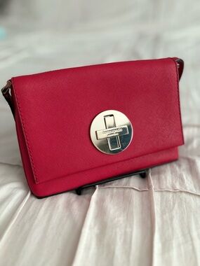 Kate Spade Cedar Street Red Saffiano Leather Turnlock Crossbody